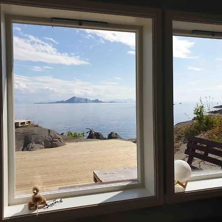 Lofoten Svolvaer-idyllic House By The Sea 斯沃尔韦尔