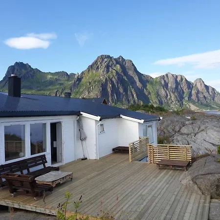 度假居 Lofoten Svolvaer-idyllic House By The Sea 斯沃尔韦尔