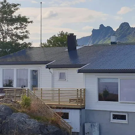 度假居 Lofoten Svolvaer-idyllic House By The Sea 斯沃尔韦尔