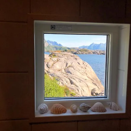 Lofoten Svolvaer-idyllic House By The Sea 度假居 斯沃尔韦尔