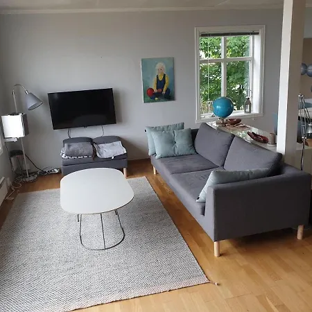 Lofoten Svolvaer-idyllic House By The Sea 度假居 *